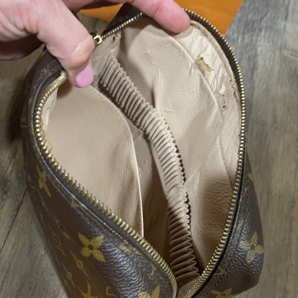 LOUIS VUITTON - Trousse Monogram Toiletry Bag • 23 - Picture 10 of 12